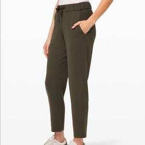 Lululemon On The Fly 7/8 woven pant